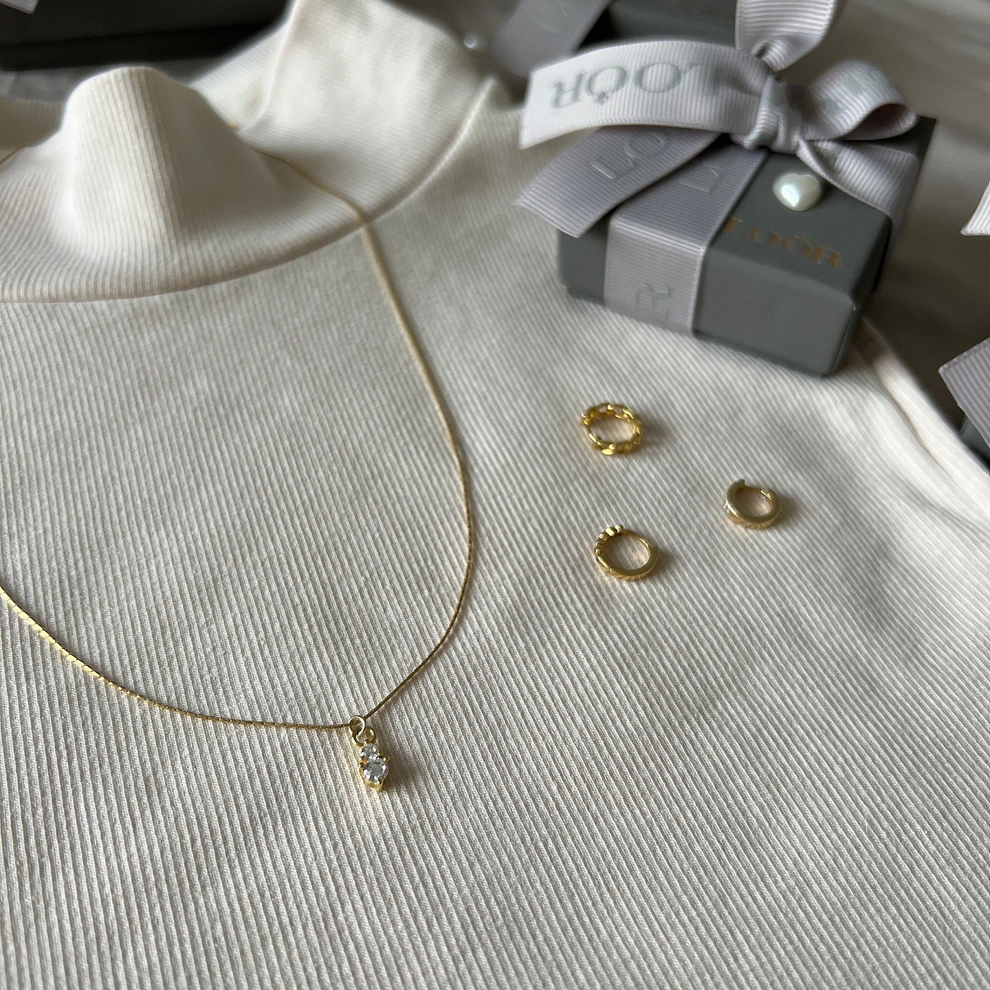 Lantisor argint cu pietre zirconiu Too Bright - placat aur galben 18K