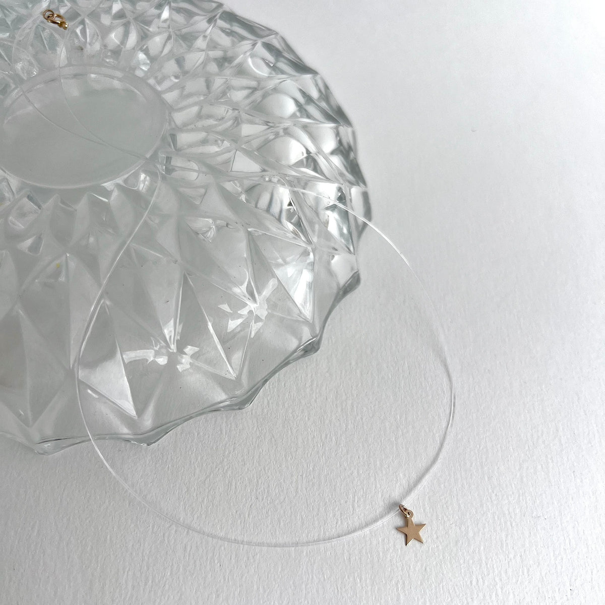 Lantisor cu fir transparent si pandantiv aur GoldStar