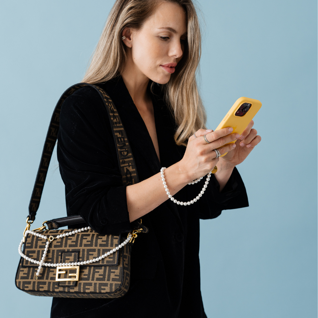 Perla9 Lant telefon / Colier / Curea THE CLASSY accesoriu multifunctional din perle scoica - placat cu aur galben