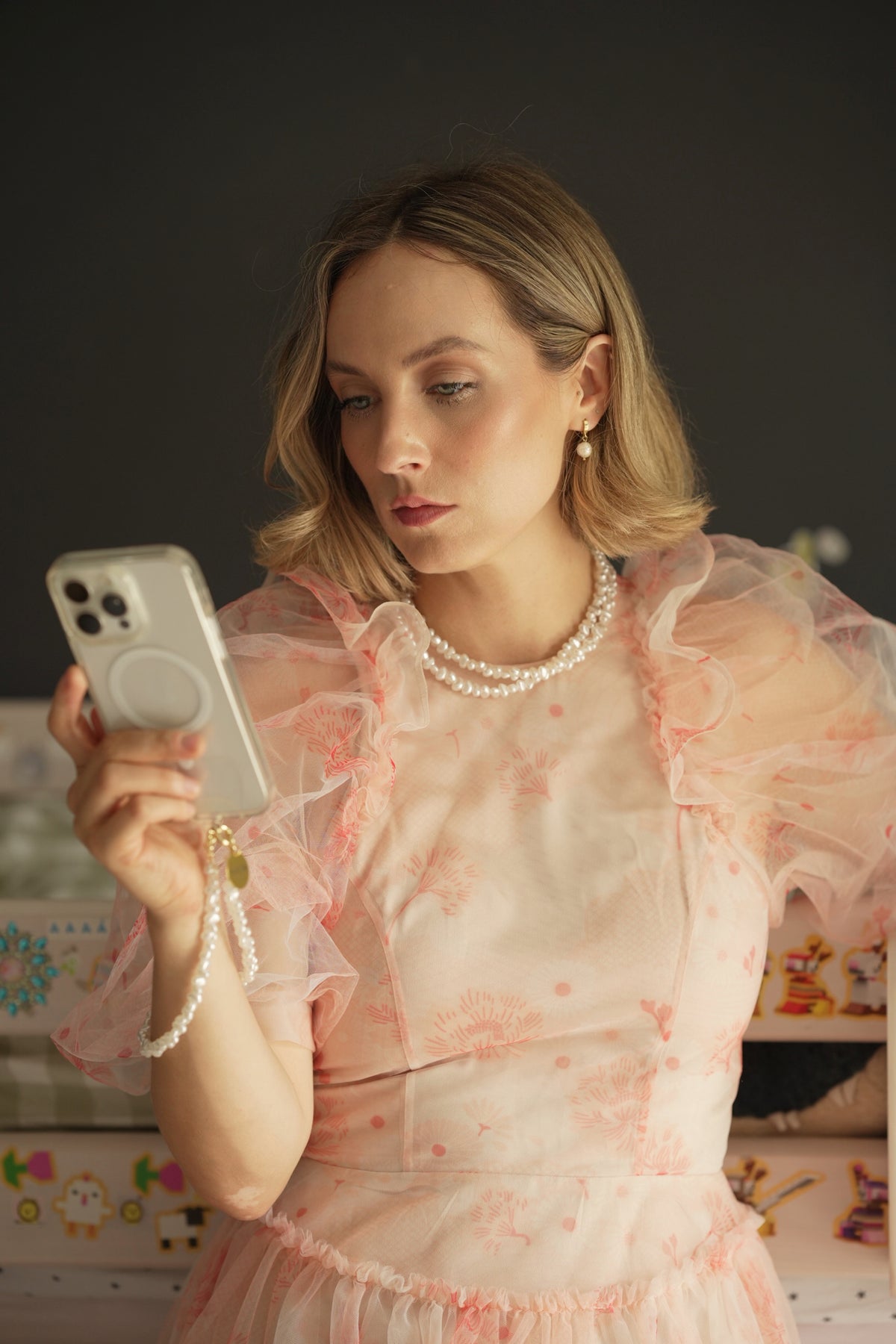Perla9 Maner telefon / Colier THE TWIST accesoriu multifunctional din perle sintetice - placat cu aur galben