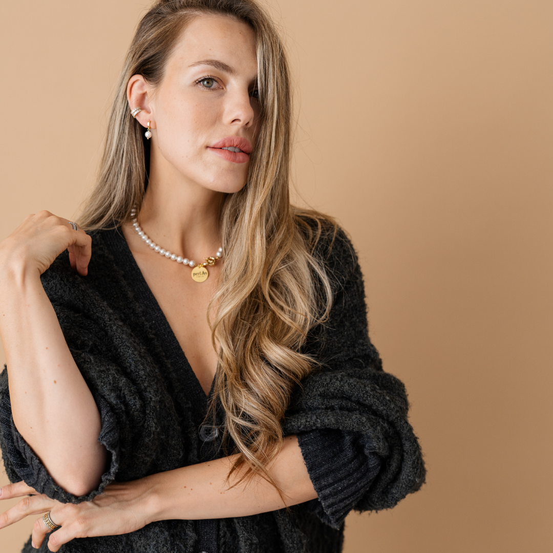 Perla9 Maner telefon / Colier THE CLASSY accesoriu multifunctional din perle scoica - placat cu aur galben