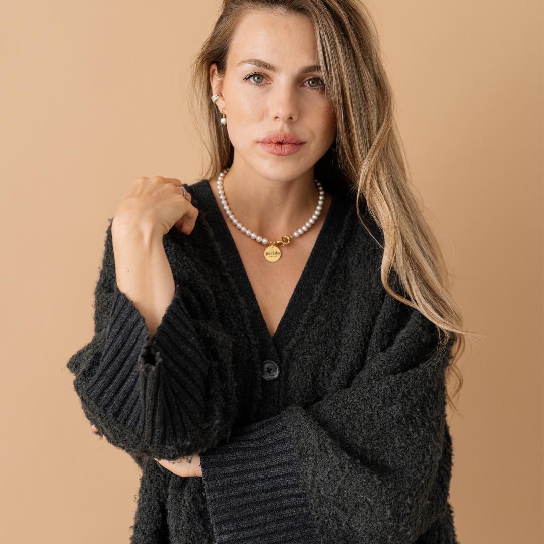 Perla9 Maner telefon / Colier THE CLASSY accesoriu multifunctional din perle scoica - placat cu aur galben