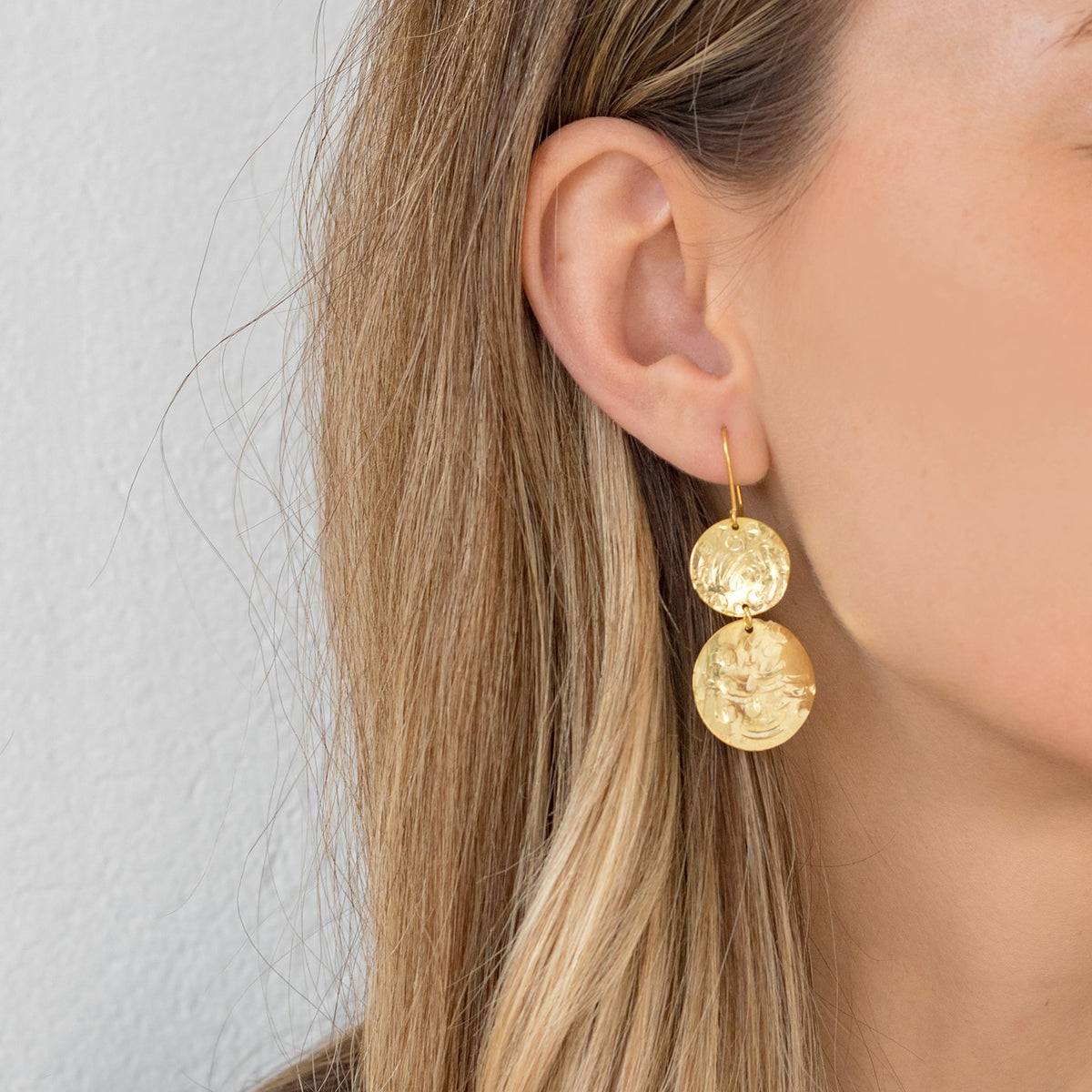 Cercei rotunzi argint cu banut Greek Chic - placati aur galben 18K