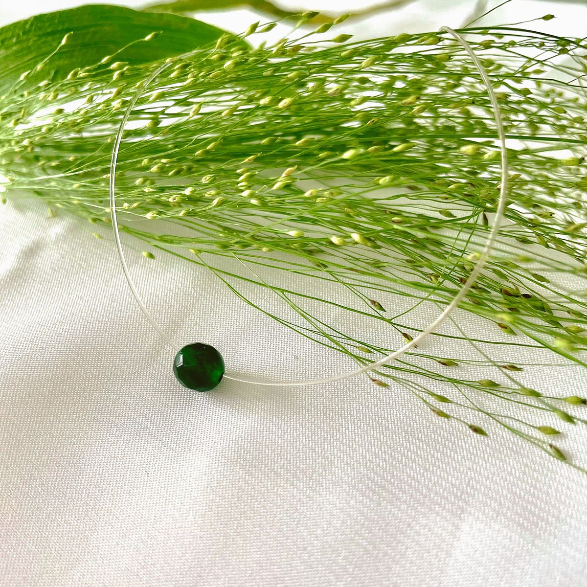 Lantisor cu fir transparent argint Emerald Green Jade Stone - placat aur galben 18K